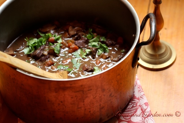Delicimoso! I looooove Venison Bourguignon! It is our family tradition to have it every Christmas Eve.