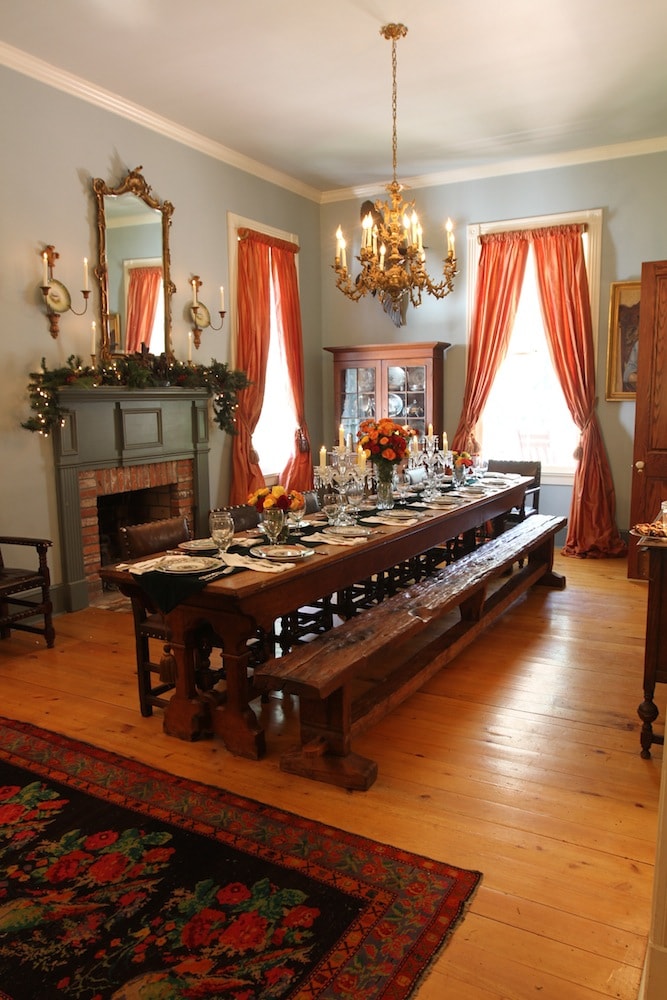 Stacy Lyn's dining room at Christmas