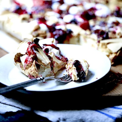 Gorgeous Meringue with Cream and Berries is luscious, velvety, and crunchy at all once!