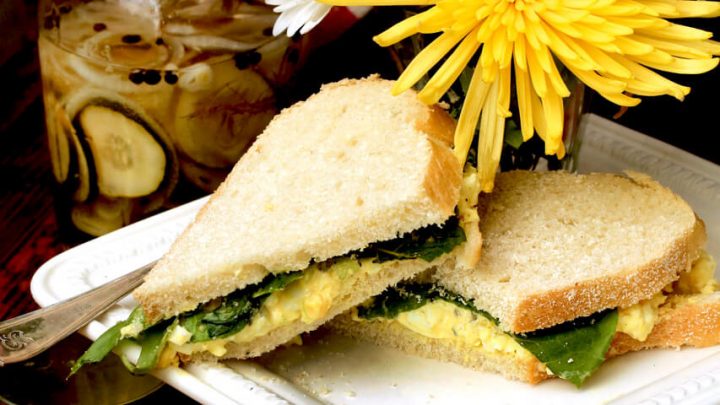 A sandwich made from egg salad