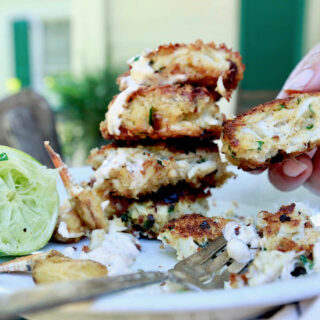 Crab cakes made from easy recipe with panko crumbs and zesty sauce
