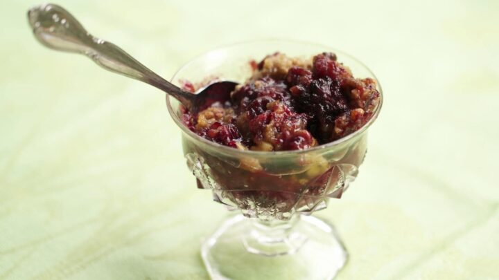 Blackberry crumble with fresh blackberries