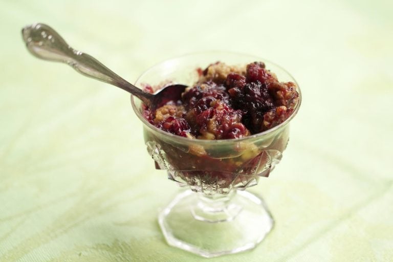 Blackberry crumble with fresh blackberries