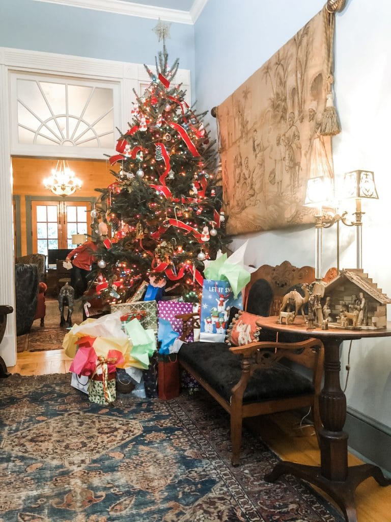 Picture of a fully decorated Christmas tree in Stacy Lyn Harris's home, from her blog "Perfect Christmas Gifts for the Special Men in your life"