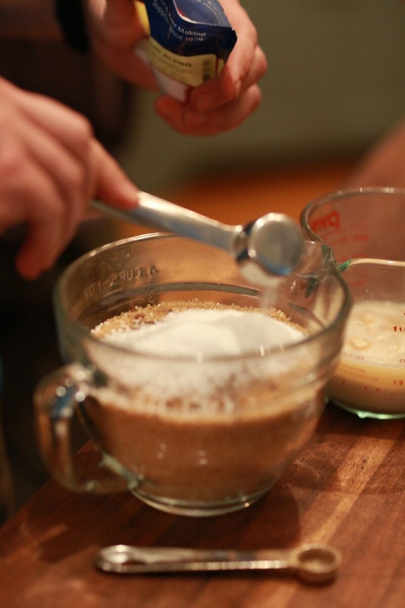 mixing yeast into pear juice for perry