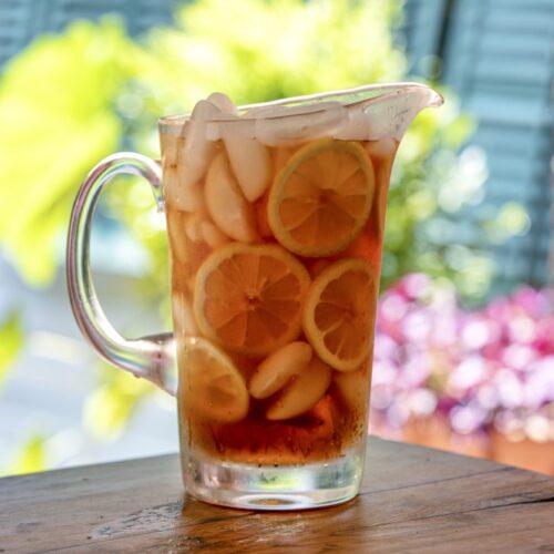 southern sweet tea in a glass picture outdoors with ice and slices of lemon