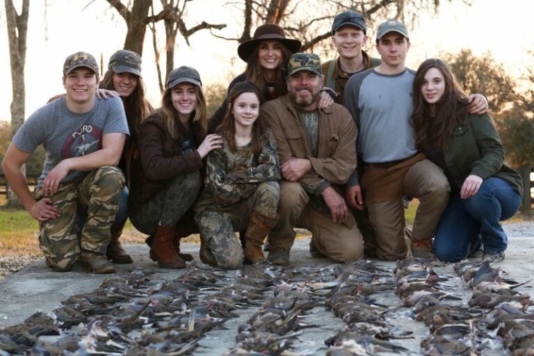 Stacy Lyn Harris with her large family in hunting gear